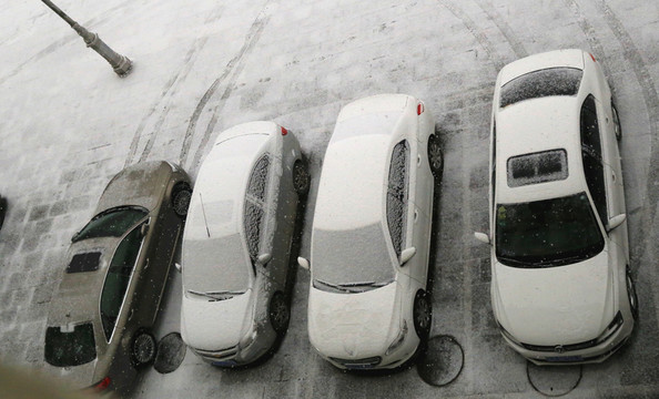 雪地停車場
