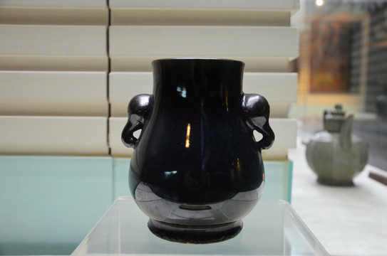 宋代烏金釉雙耳壺
