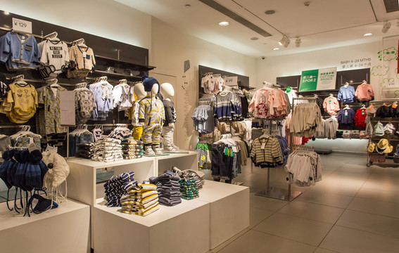 品牌童裝店內(nèi)景