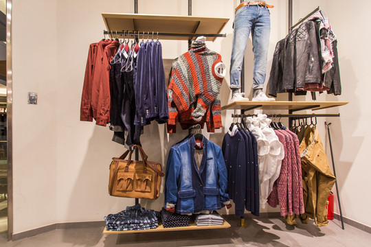 服裝店貨架