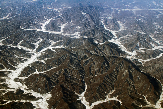 冬日的山巒