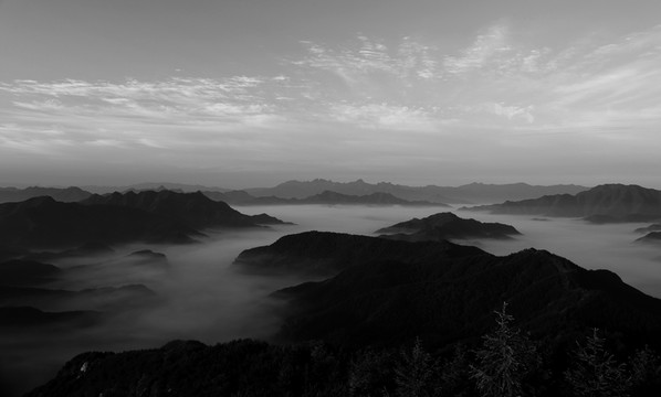 云海水墨圖