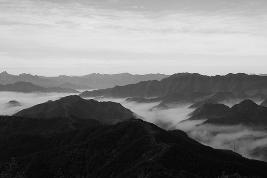 云海水墨圖