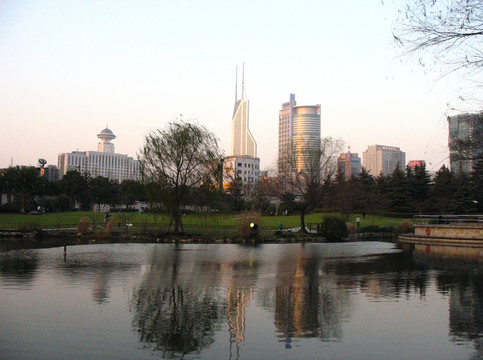 遠(yuǎn)眺市府大樓