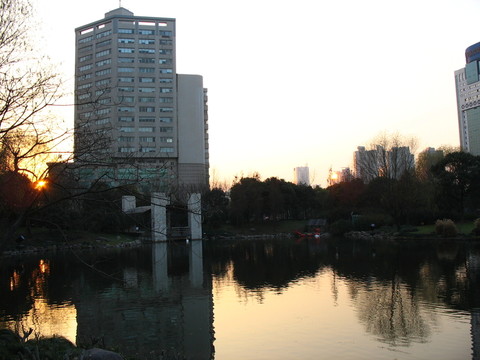 夕陽下的大樓