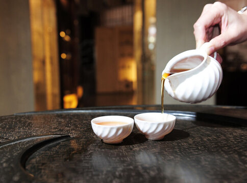 倒茶