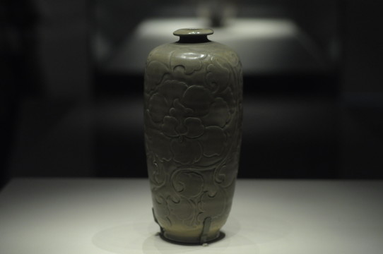 耀州窯青釉刻花萊菔尊