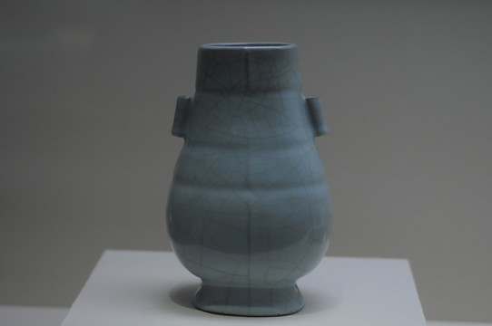 官窯青釉貫耳壺