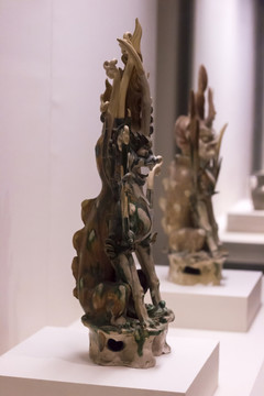 彩釉陶鎮(zhèn)墓獸