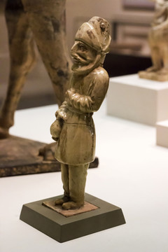 胡人執(zhí)壺陶俑