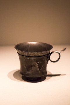 環(huán)柄銀杯