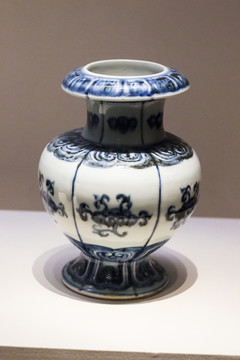 青花靈芝紋石榴尊