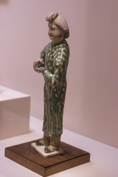 三彩釉陶侍女俑