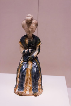 唐三彩釉陶女坐俑