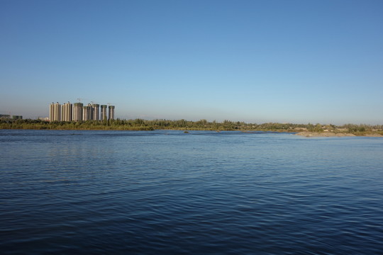 伊犁河