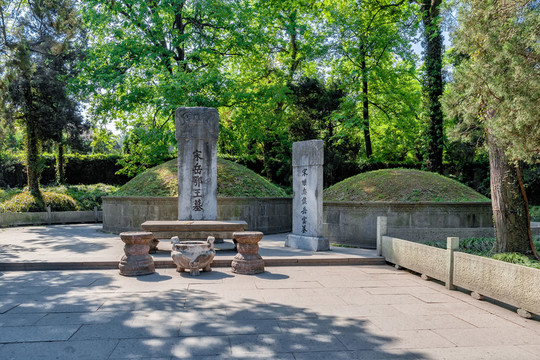 岳飛墓