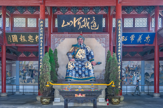 岳飛塑像
