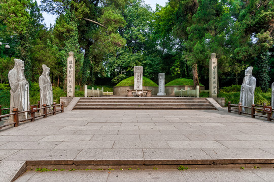 岳飛墓
