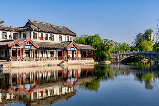 濟(jì)南大明湖公園