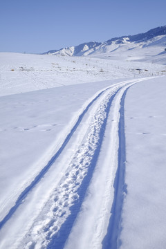 雪地越野