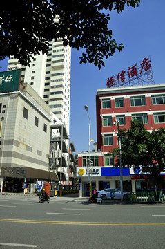 路邊建筑