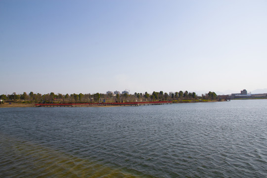 水波 公園 藍天 樹木