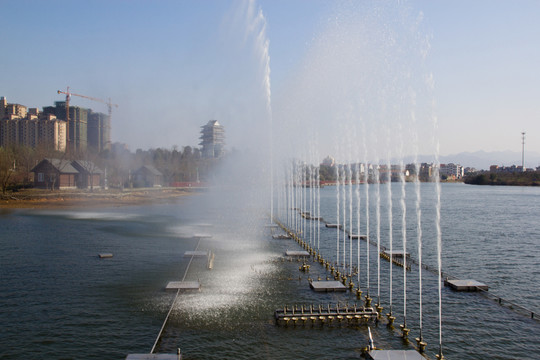 湖水噴泉