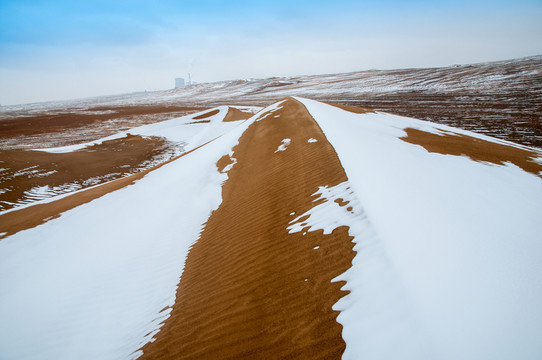 戈壁灘雪景