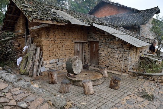 房前屋后