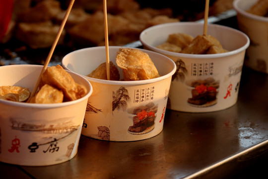 廟會(huì)小吃炸臭豆腐
