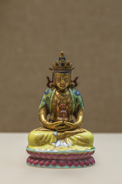 景德鎮(zhèn)窯粉彩瓷佛像 清 乾隆