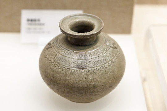 青釉印花盤口壺 西晉