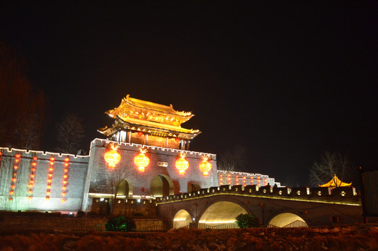 臺(tái)兒莊古城門夜景