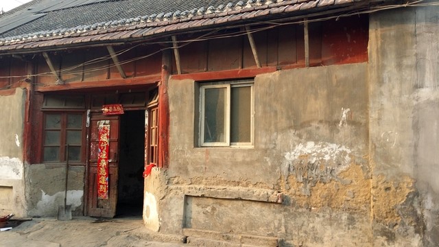 老街古木門