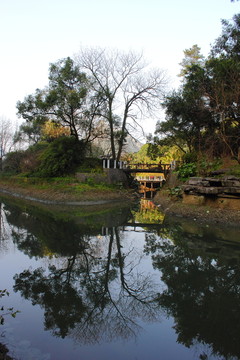 小河