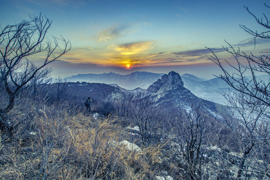 山區(qū)冬晨