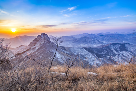 山區(qū)冬晨