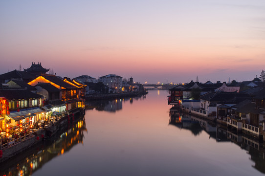 古鎮(zhèn)傍晚