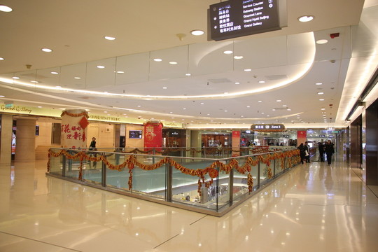 商場(chǎng)內(nèi)景