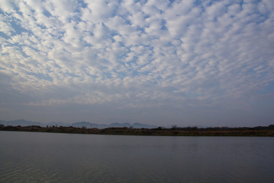 耶穌光 湖邊城市 水面