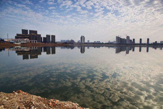 湖邊城市