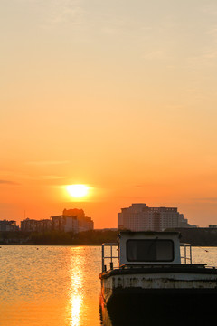 夕陽(yáng)西下