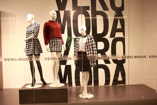  服裝展柜