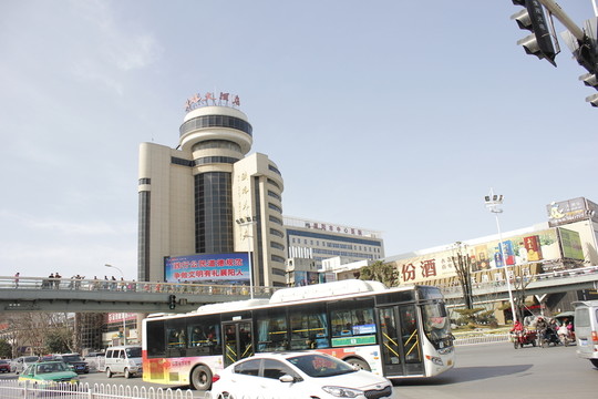 鐵路大酒店前的廣場(chǎng)