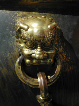 北京故宮太和殿鎏金銅缸輔首