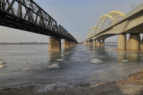 鐵橋