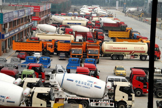 汽車(chē)卡車(chē)貨車(chē)工業(yè)園攝影