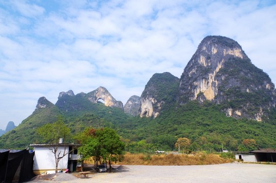 桂林月亮山