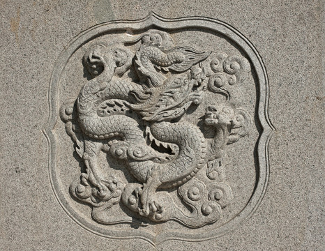 龍形浮雕