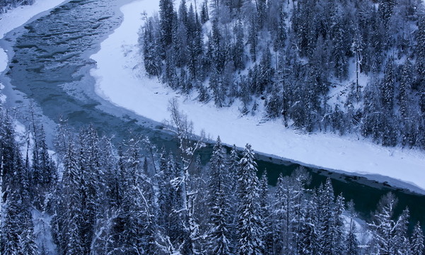 喀納斯湖雪景